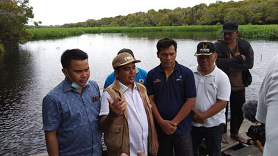 Dilakukan Normalisasi, Wakil Bupati Pelalawan Tinjau Kondisi Sungai Kerumutan